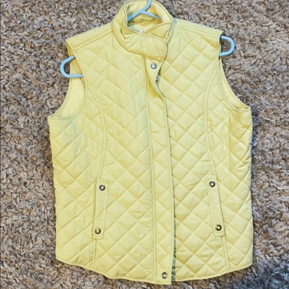 VanHeusen quilted vest size medium